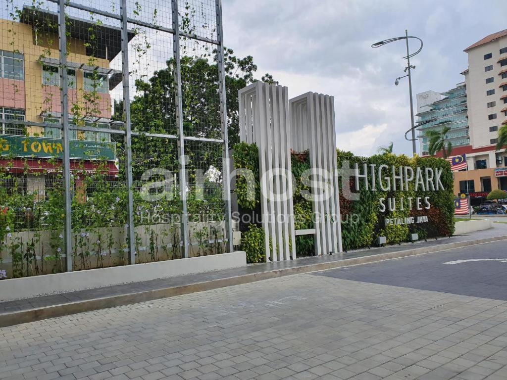 פטלין ג'איה Highpark Suites By Airhost מראה חיצוני תמונה